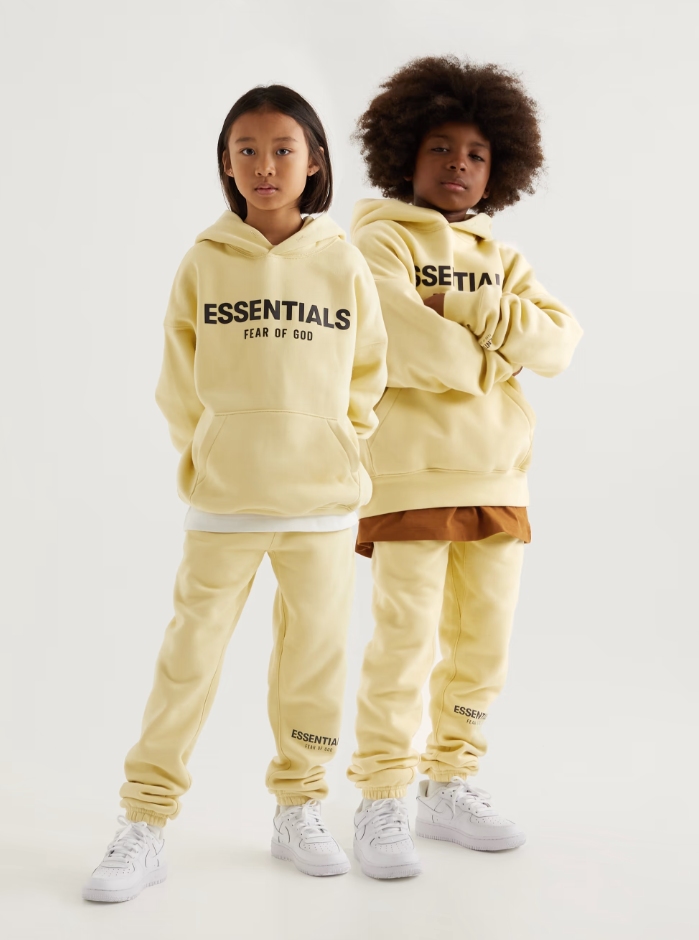 SPARK™ VIRAL ESSENTIALS KIDS HOODIE + FREE SWEATPANTS (LIMITED TIME OFFER)