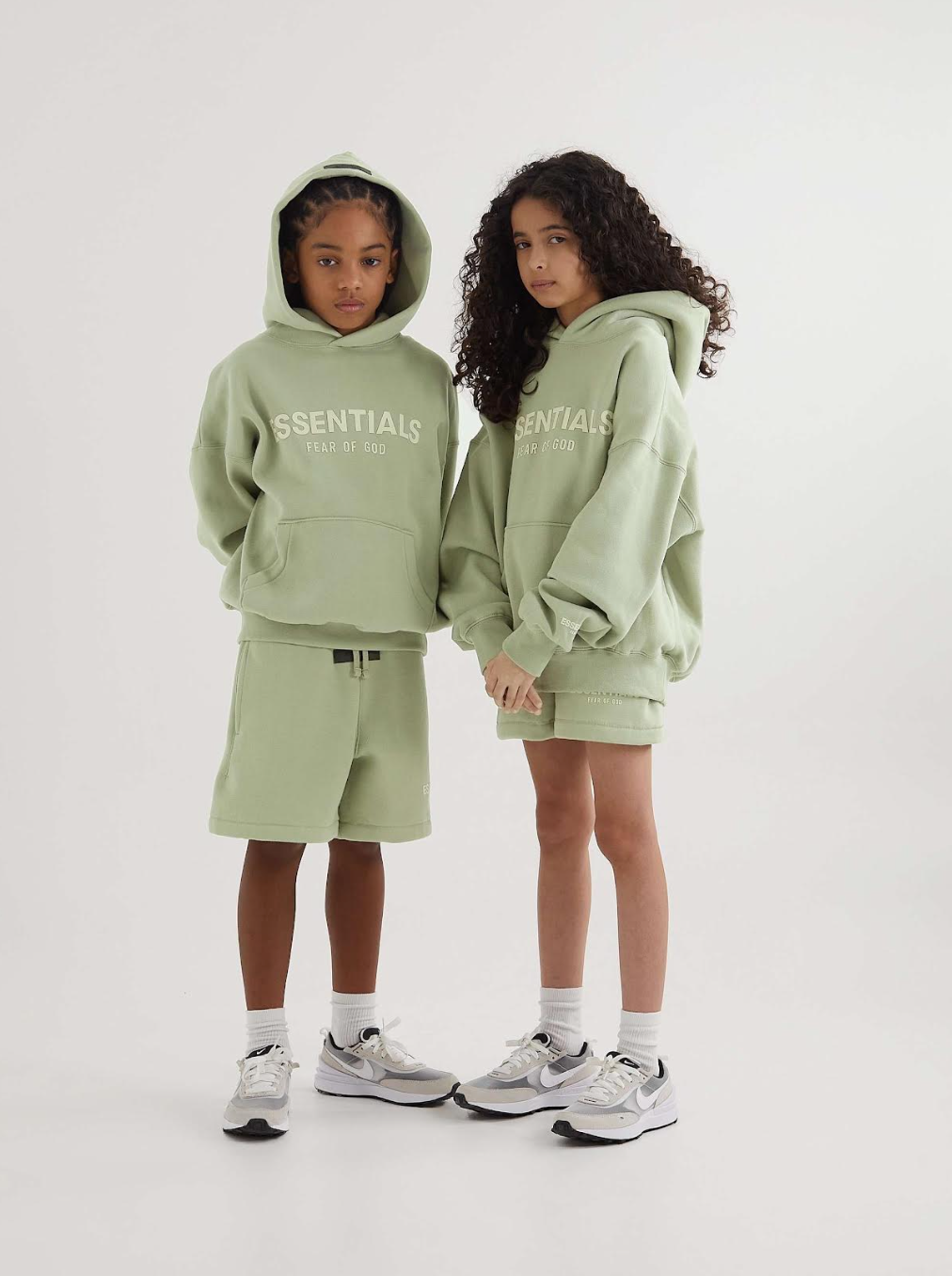 SPARK™ VIRAL ESSENTIALS KIDS HOODIE + FREE SWEATPANTS (LIMITED TIME OFFER)
