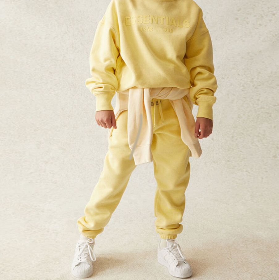 SPARK™ VIRAL ESSENTIALS KIDS HOODIE + FREE SWEATPANTS (LIMITED TIME OFFER)